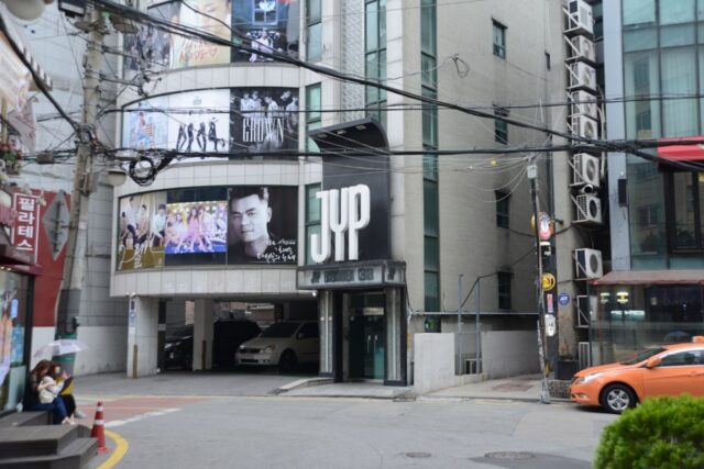6.- JYP Entertainment