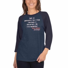Camiseta "pensamiento crítico" con manga raglán tres cuartos