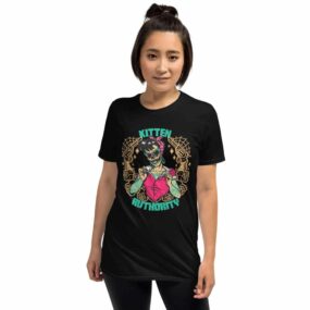 Camiseta "KITTEN AUTHORITY" de manga corta unisex