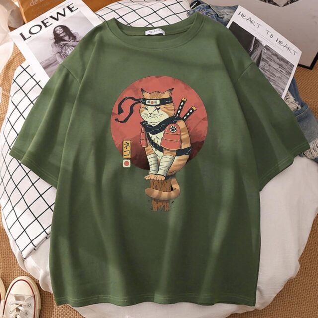 Camiseta Gato Ninja japonés color verde militar