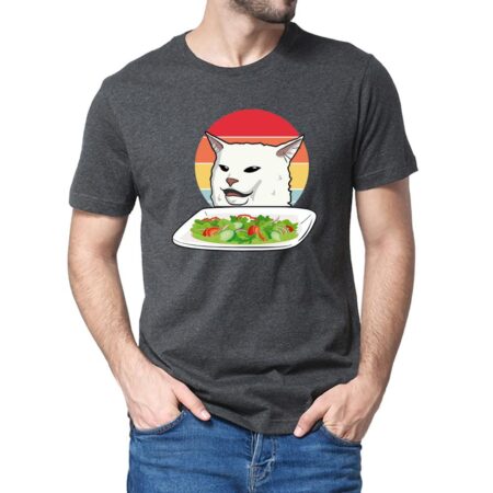 Camiseta gato enfadado en la mesa 3