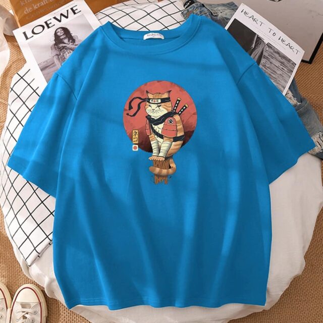 Camiseta Gato Ninja japonés color azul celeste
