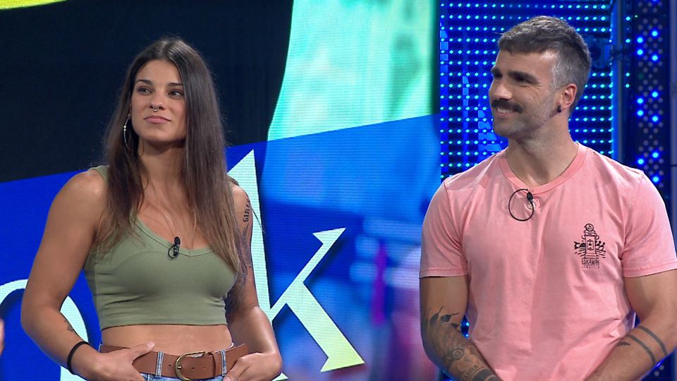 Lur Errekondo: la fuerza vasca que conquistó la piedra… ¡y la televisión! 3 Lur Errekondo presentando programa en ETB