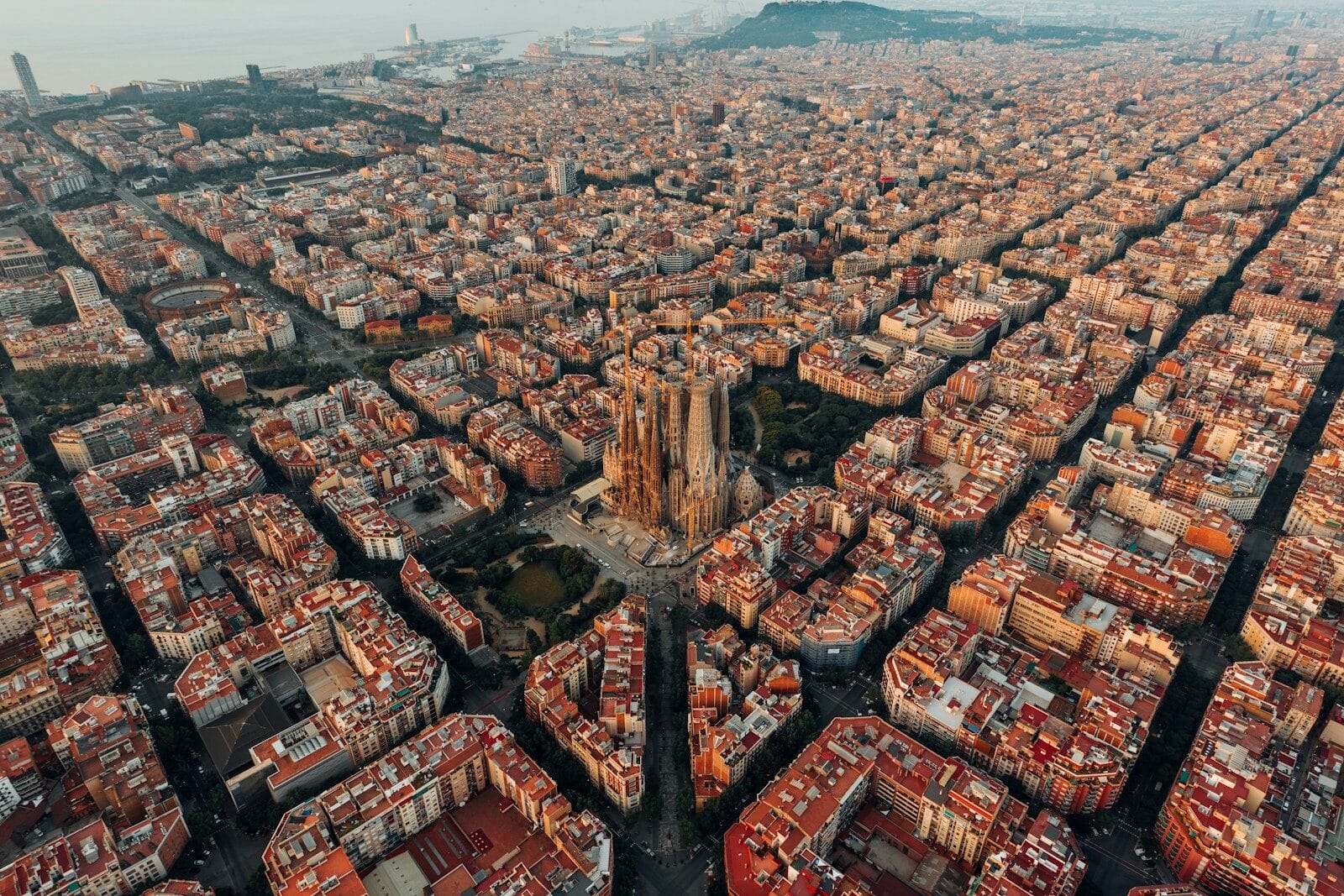 Cómo quedar en Barcelona sin que nadie lo sepa: la guía definitiva de discreción para encuentros entre adultos